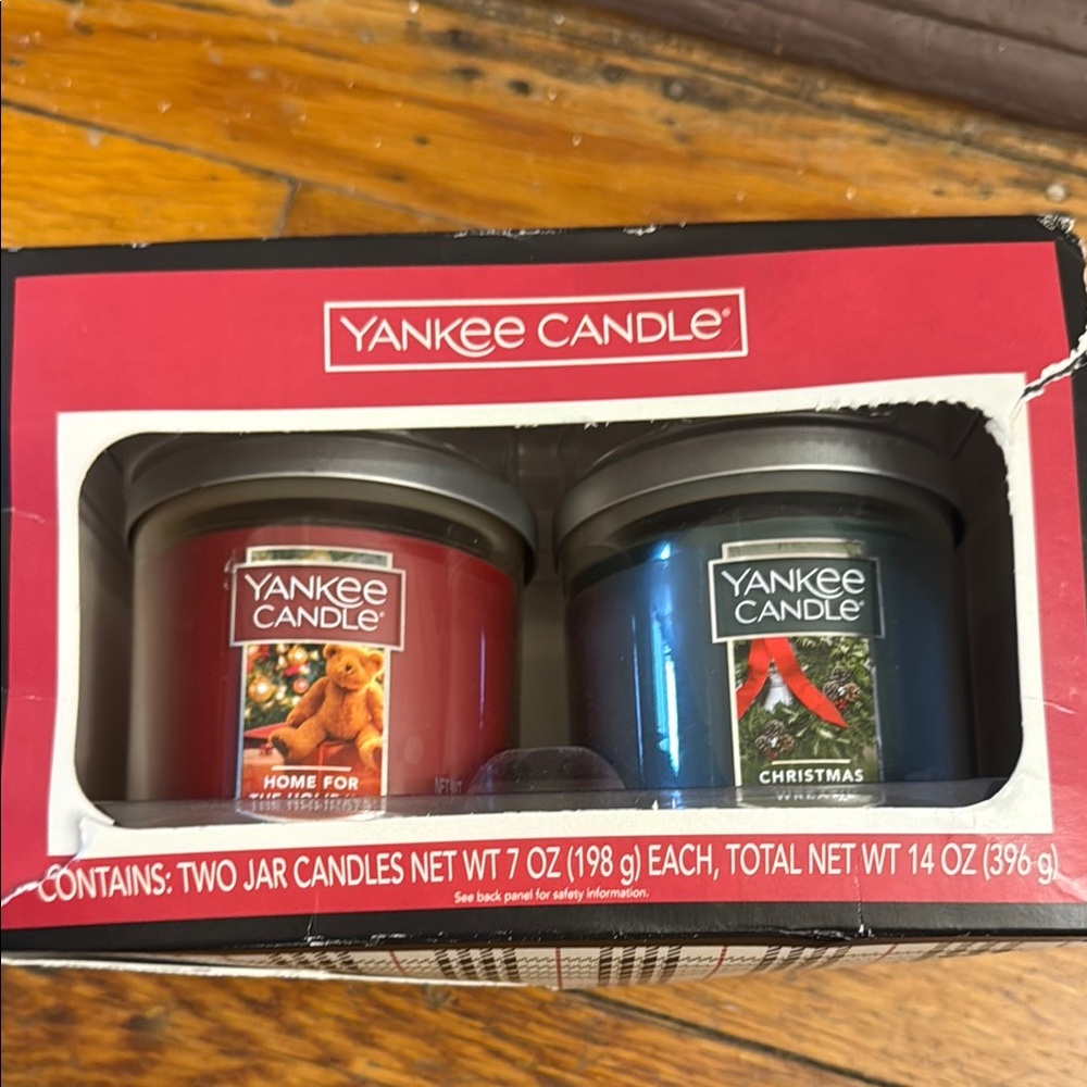 Yankee Candle Red and Blue Jar Candle Set